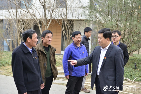 图说:2019年3月9日,济宁市委常委,邹城市委书记张百顺来京慰问在京