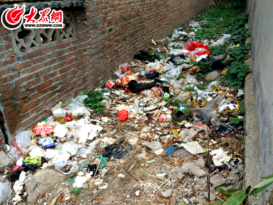 背街小巷的垃圾堆 背街小巷的垃圾堆