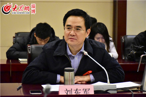 淄博市副市长刘东军在会议上讲话.(王镇 摄)