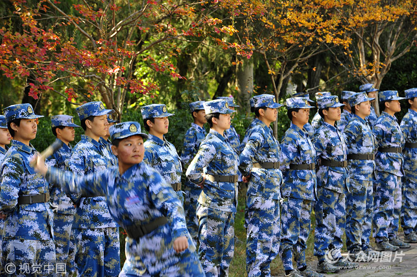 北海舰队女兵训练掠影 看海军霸王花军营绽放